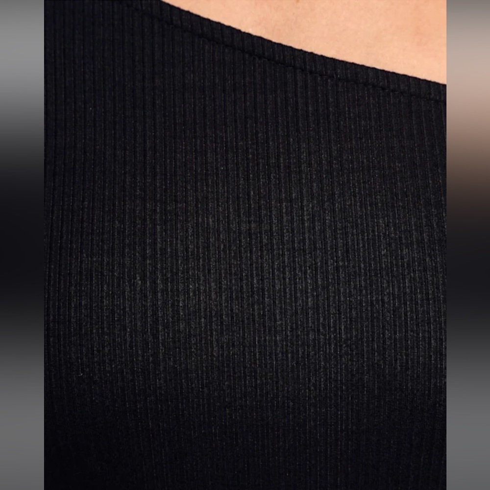 Ellorie Black Ribbed Long Sleeve One-Shoulder Bodysuit- Sz s - Picture 3 of 6